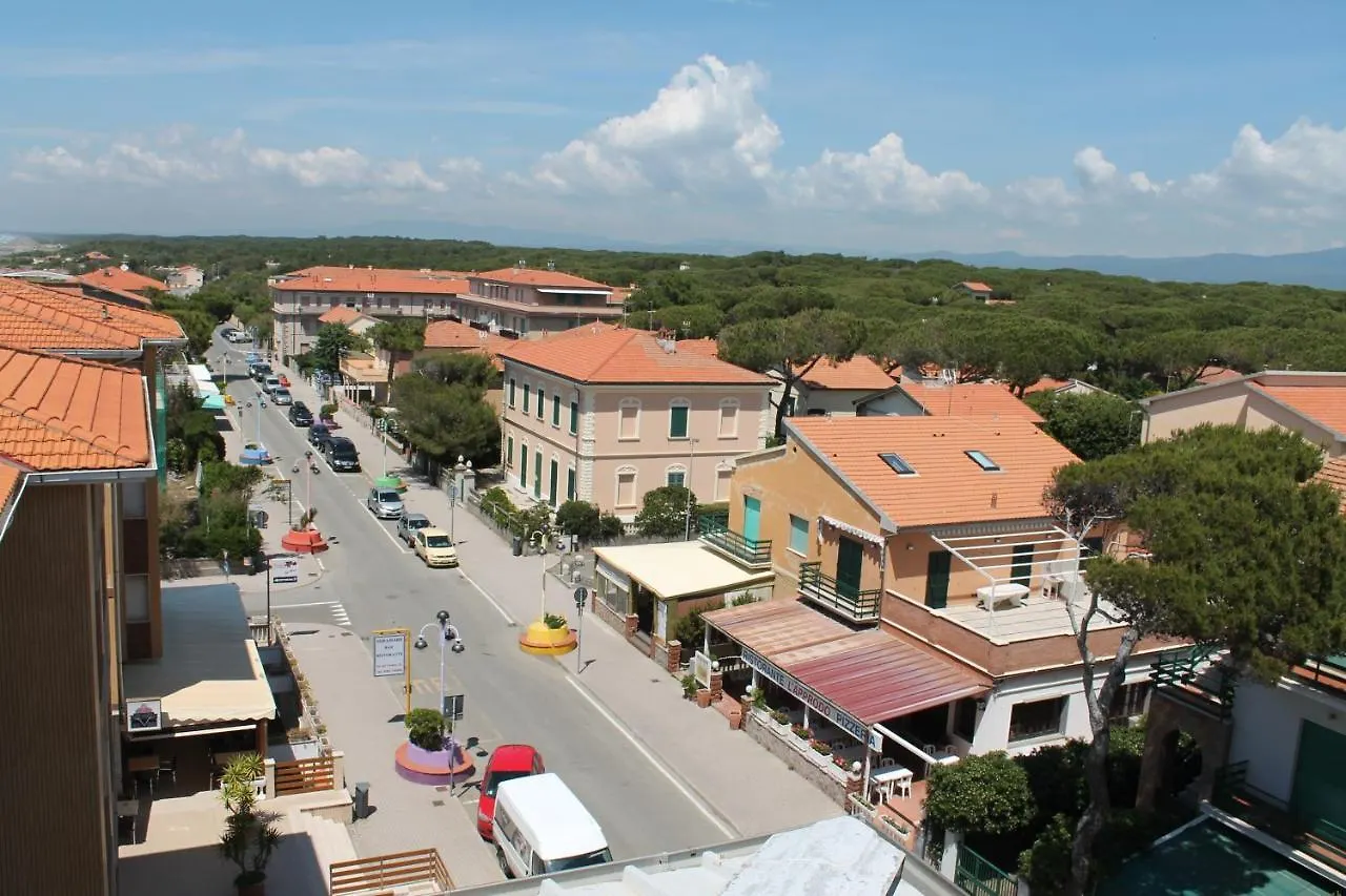 Ester A Soli 150M. Dal Mare Marina di Castagneto Carducci Italien